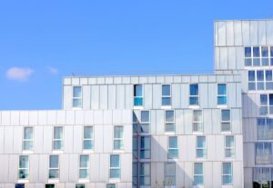 Nettoyage de façade à Bailleul-sur-Thérain : démoussage complet et traitement durable