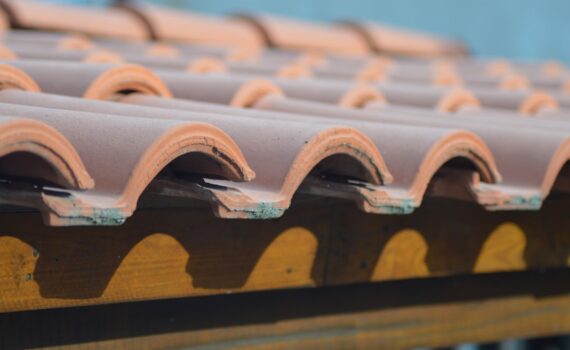 Peinture de toiture à Hermes : protection durable pour votre couverture