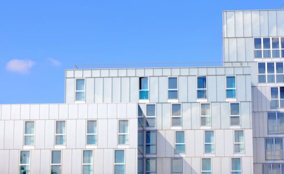 Nettoyage de façade à Bailleul-sur-Thérain : démoussage complet et traitement durable